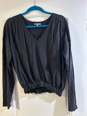 Lilla P black vneck top